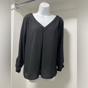 Size medium 41 hawthorn black v-neck blouse top